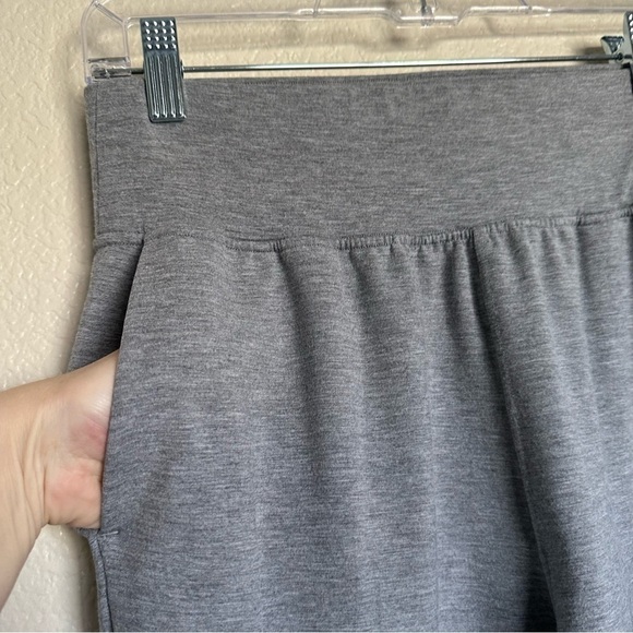 Lululemon Cotton Heather Grey Slim Fit Crop Pants - Picture 3 of 11